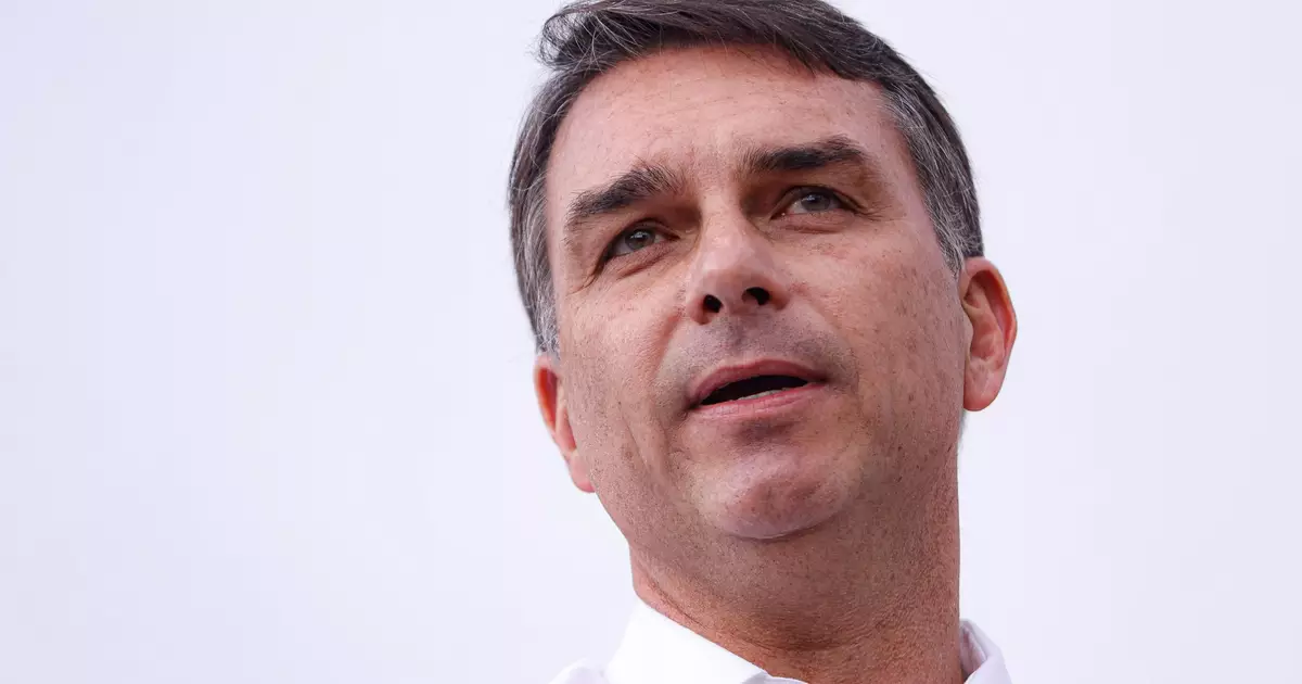 Flávio sinaliza a aliados que, caso seja eleito, defenderá revisão da PEC do fim da 6×1, diz jornal