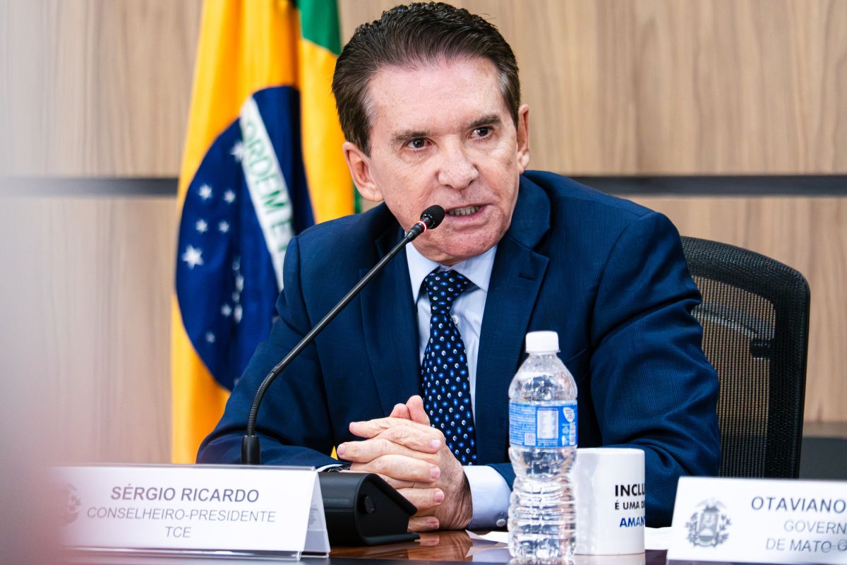 Sérgio Ricardo credencia Escola de Contas como de Governo
