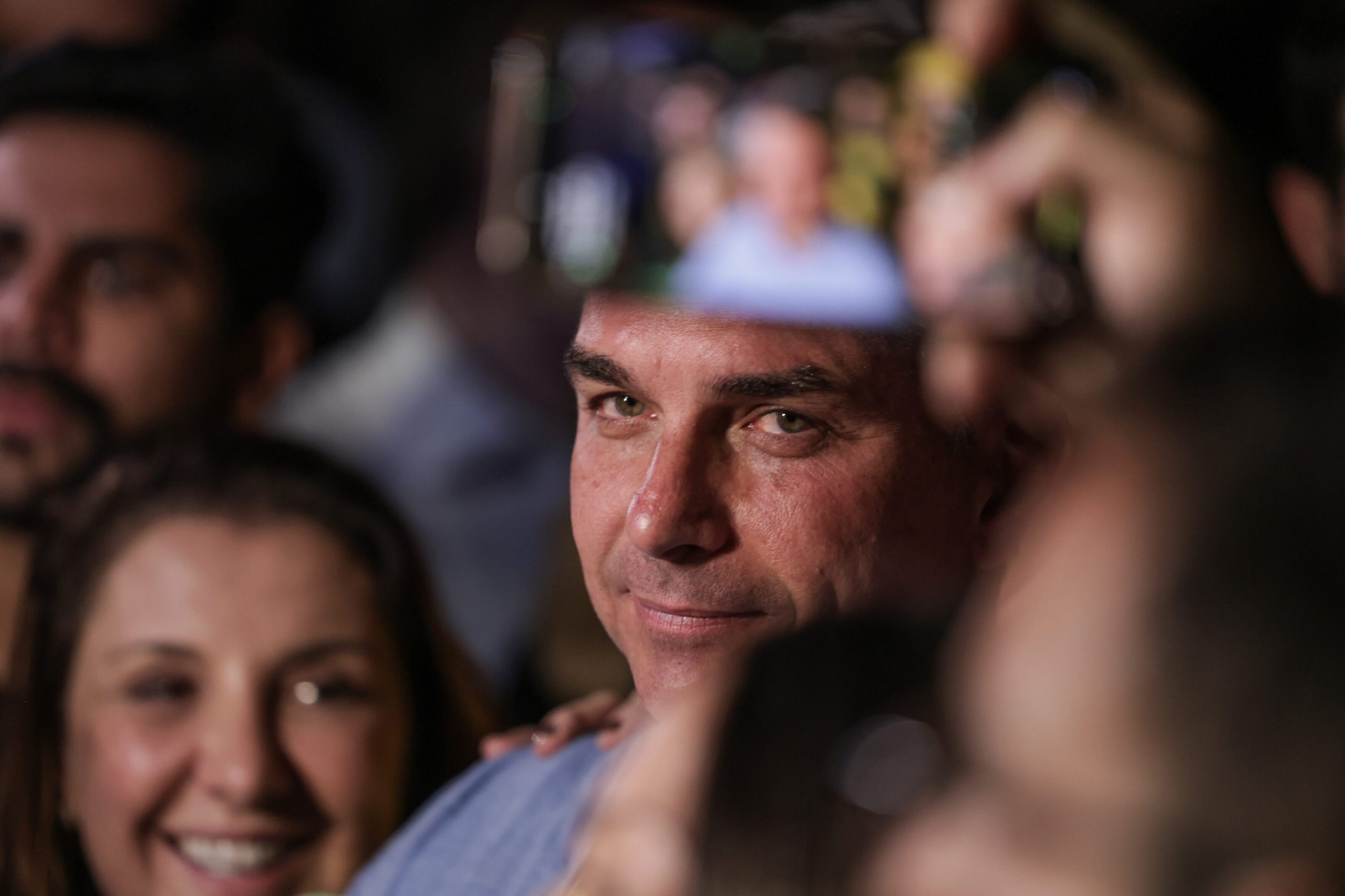 “Bomba na família Lula”, diz Flávio após entrevista de Roberta Luchsinger