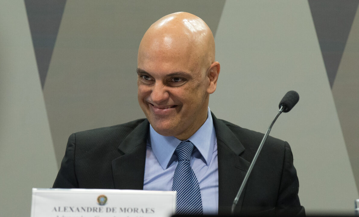 Flávio pede ao STF acesso a inquérito sobre lavagem de dinheiro