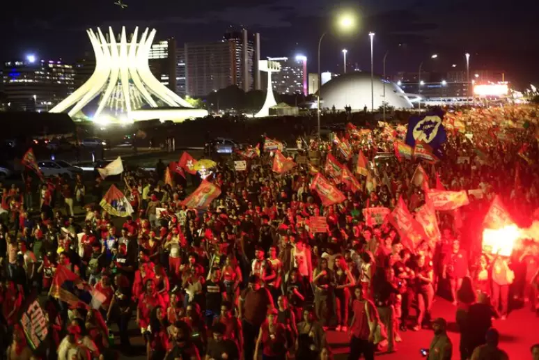 Manifestação pró-Lula em Brasília