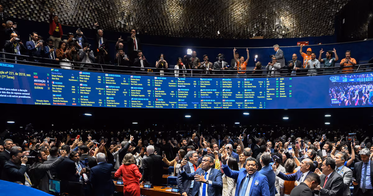 Fim da 6×1: campanha de Lula vai explorar mudança de posição de Flávio e PL quer encerrar o assunto