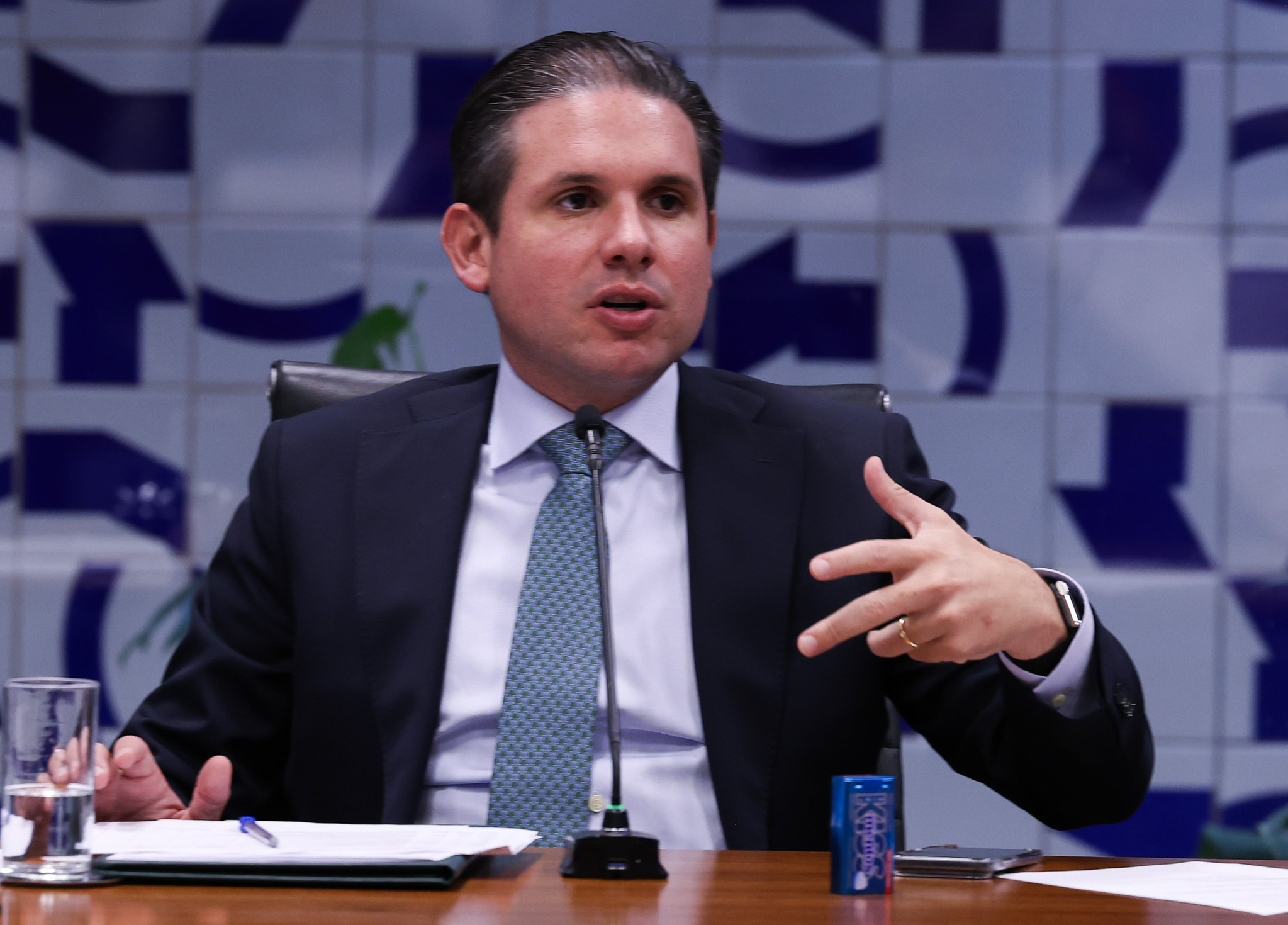 PSB e PDT oficializam apoio à reeleição de Hugo Motta
