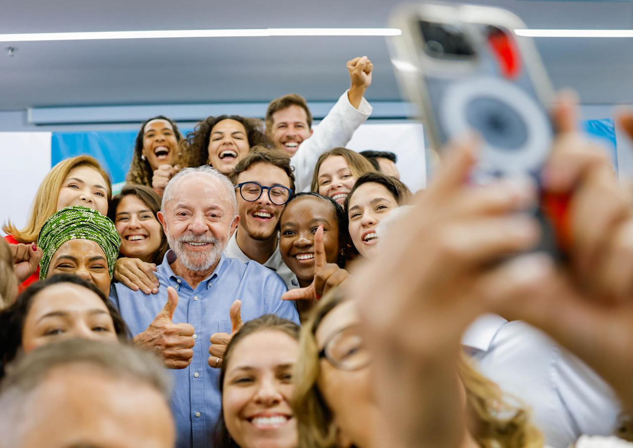 Lula volta a associar trabalho doméstico às mulheres na promulgação da 5×2