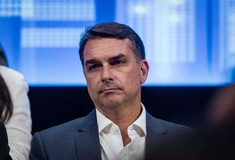 O senador e candidato a presidência da república, Flávio Bolsonaro ficou em primeiro turno nas eleições realizadas em 4 de outubro.