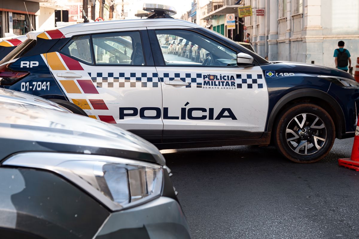 Passageiro esquece celular e motorista flagra pornografia infantil