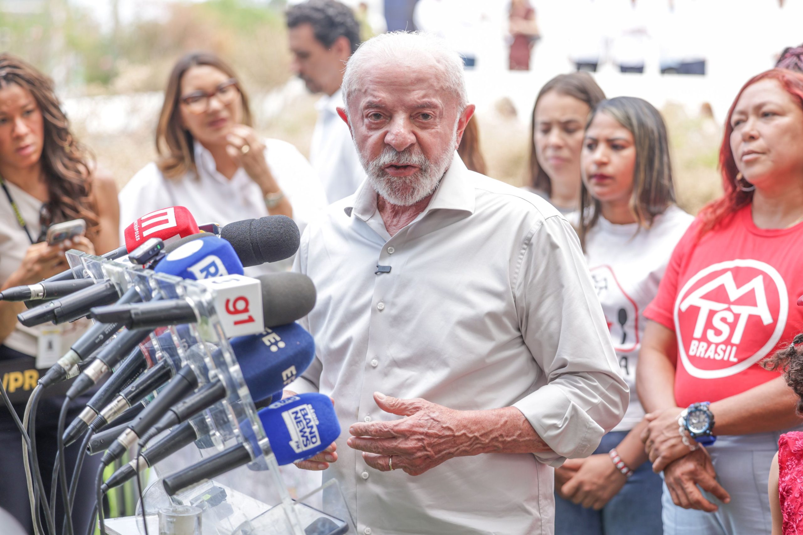 “Não vou comprar um celular; não tenho dinheiro”