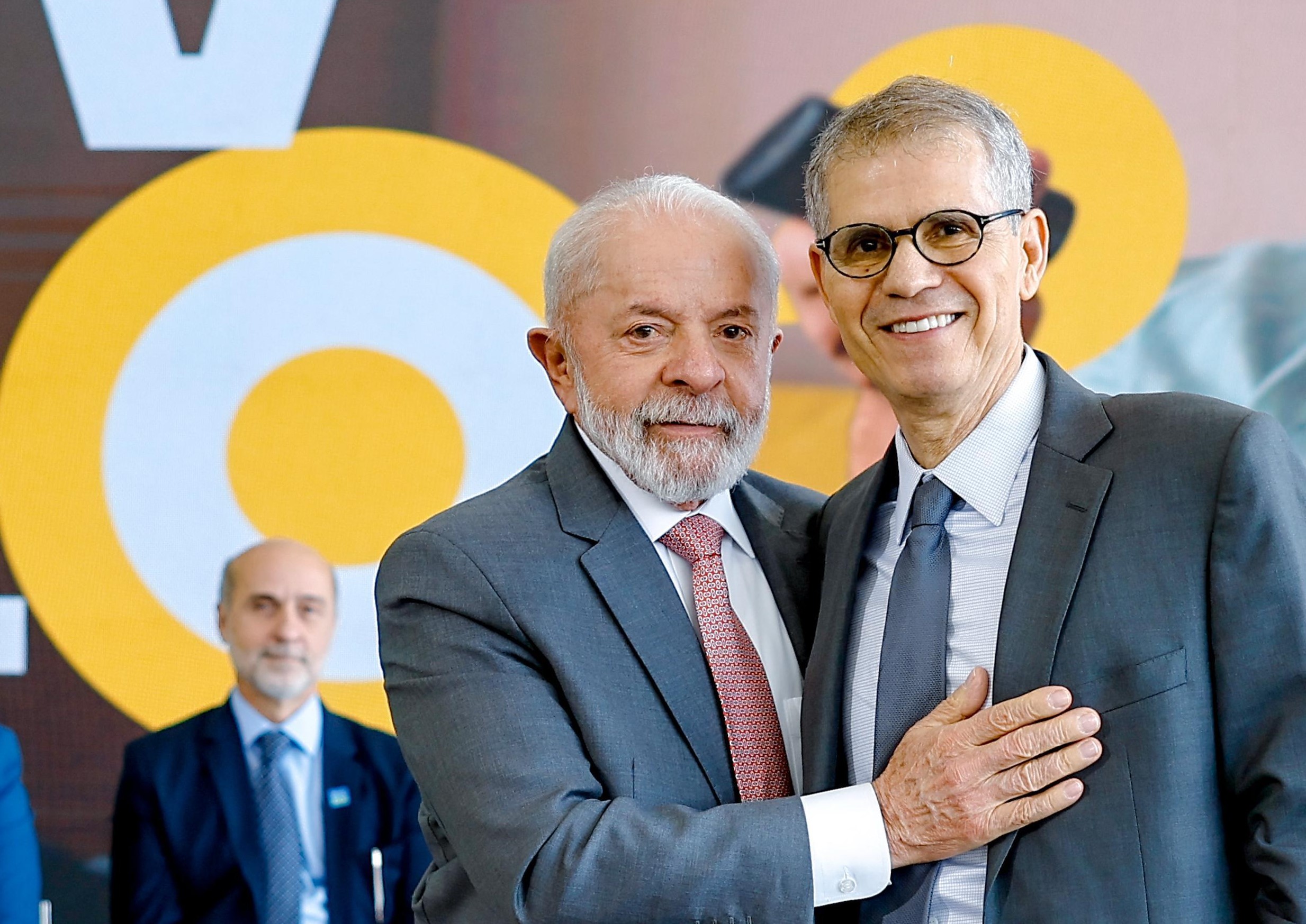 A estratégia de Lula para evitar Flávio como ‘papagaio de pirata’