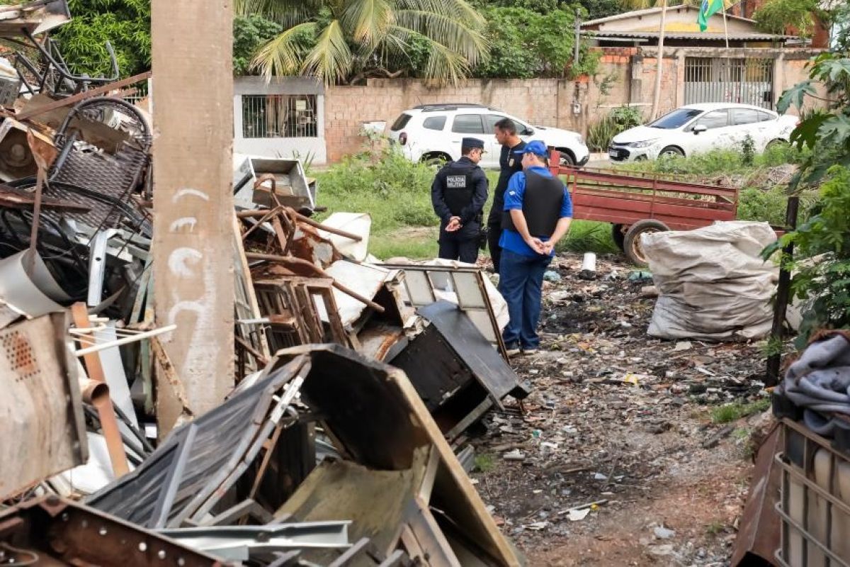 Operação interdita sucatões e prende três pessoas em Cuiabá