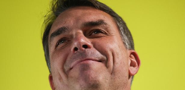 Ministro do TSE dá 24h para fórum sindical apagar posts contra Flávio