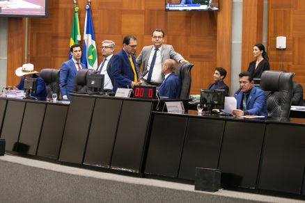 Deputados retornaram para votar a pauta após o recesso da campanha eleitoral