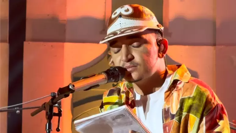 João Gomes lê carta em show após ser cobrado por posicionamento político