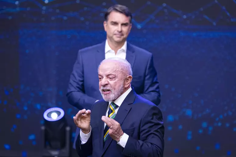 Lula e Flávio Bolsonaro durante debate da Band