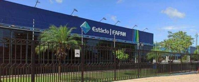 14:09 – 
							Demora de 18 meses na entrega de diploma gera condenação de R$ 8 mil