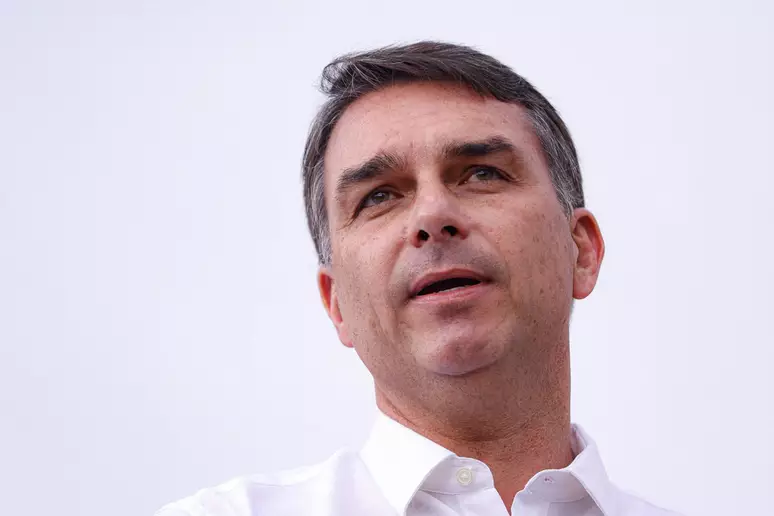 O Candidato à presidência Flávio Bolsonaro participa de missa na Catedral Metropolitana Nossa Senhora Aparecida em homenagem ao dia da Nossa Senhora Aparecida, nesta segunda-feira 12 de outubro.