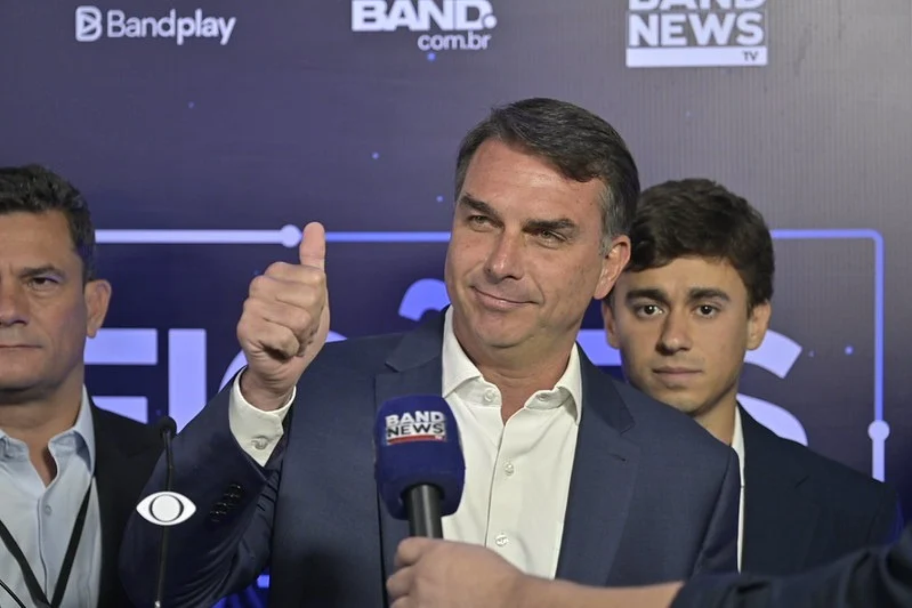 TI questiona Flávio sobre faturamento de escritório de advocacia