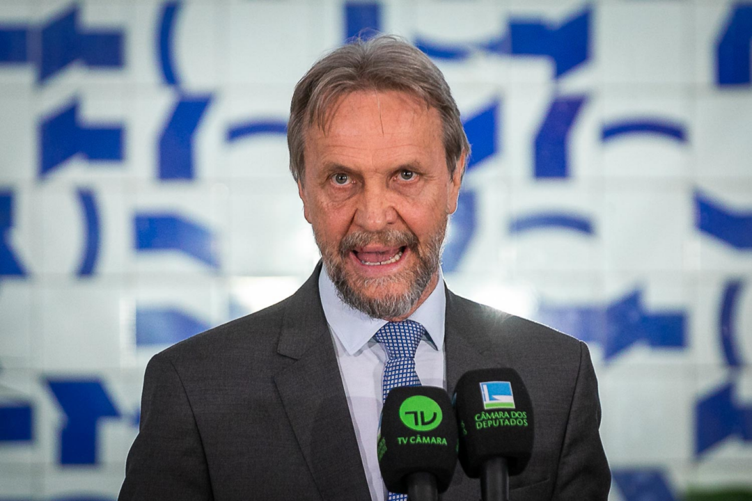A cinco dias do segundo turno, PT resgata caso de mansão ligada a Flávio