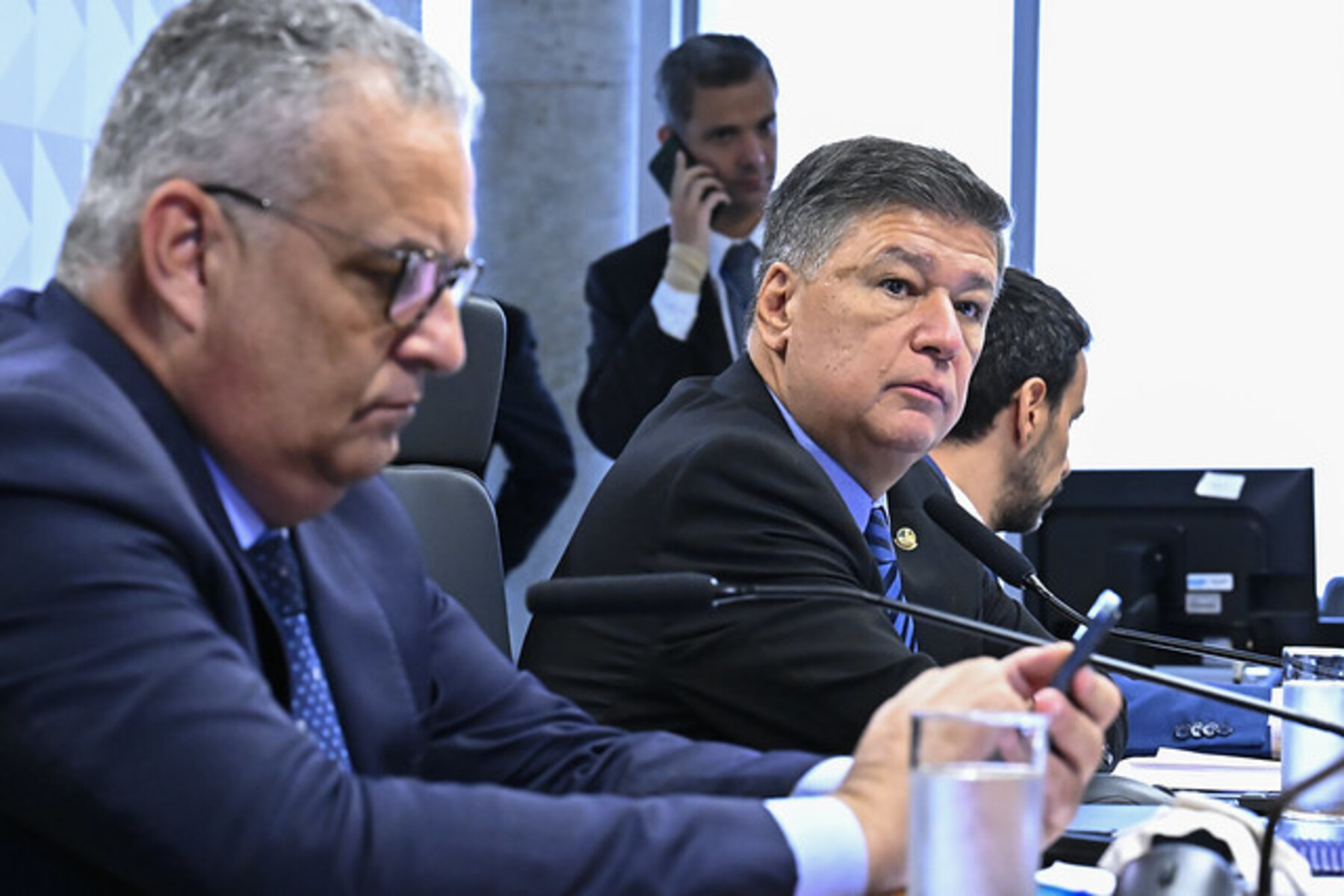 Carlos Viana ironiza desafio de Lula sobre abertura de sigilos