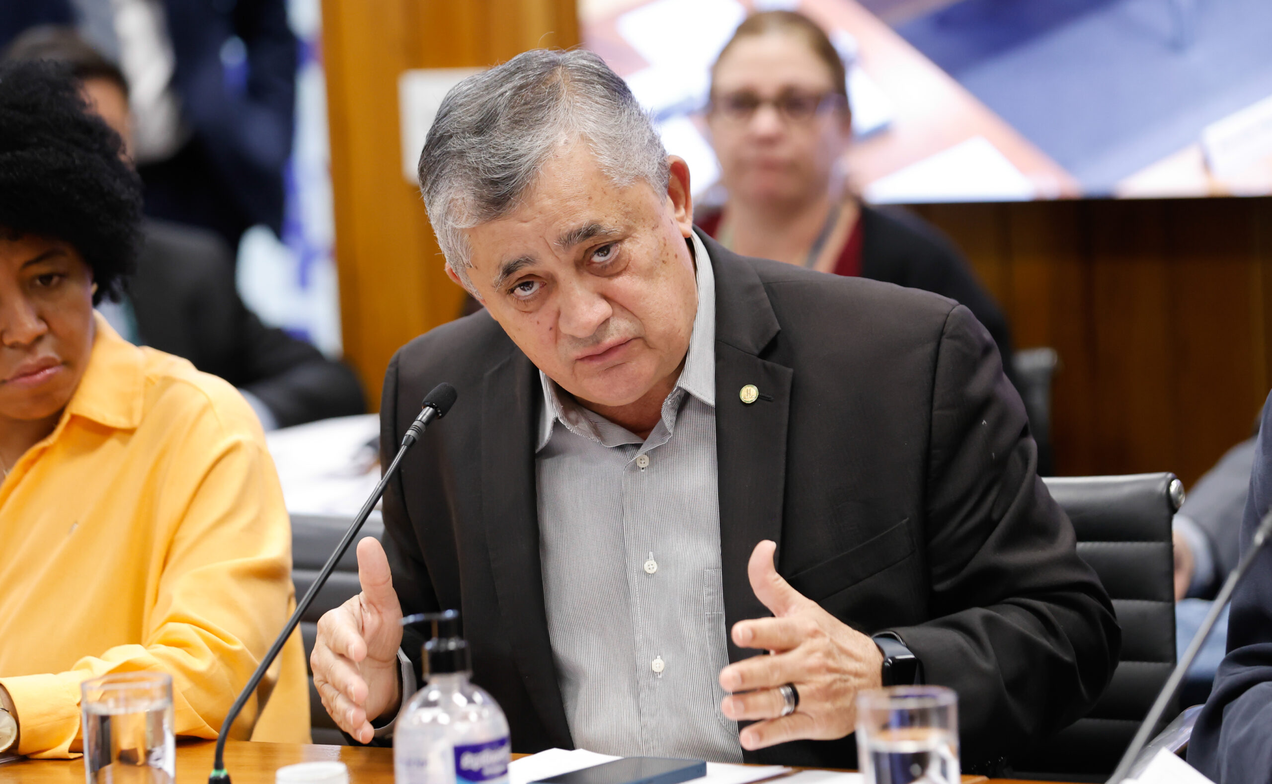 Guimarães acusa Nikolas de preconceito contra nordestinos: “Rei das fake news”