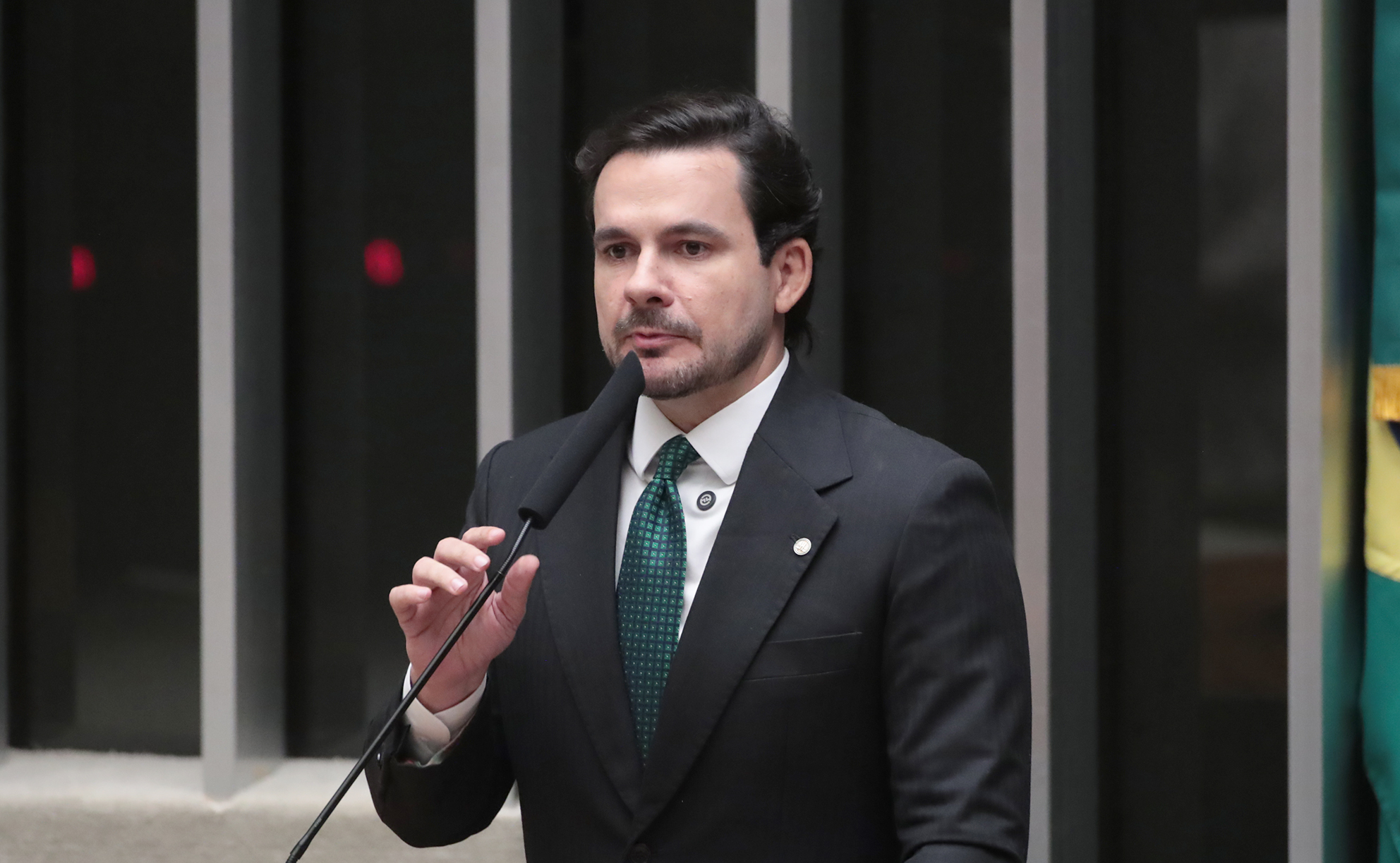 Deputado cobra Defesa por gastos e efetivo contra queimadas no Amazonas