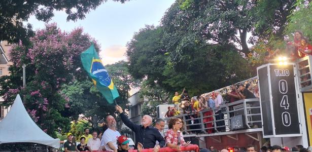 Após aceitar condições de Flávio, Lula volta a cobrar abertura de sigilo