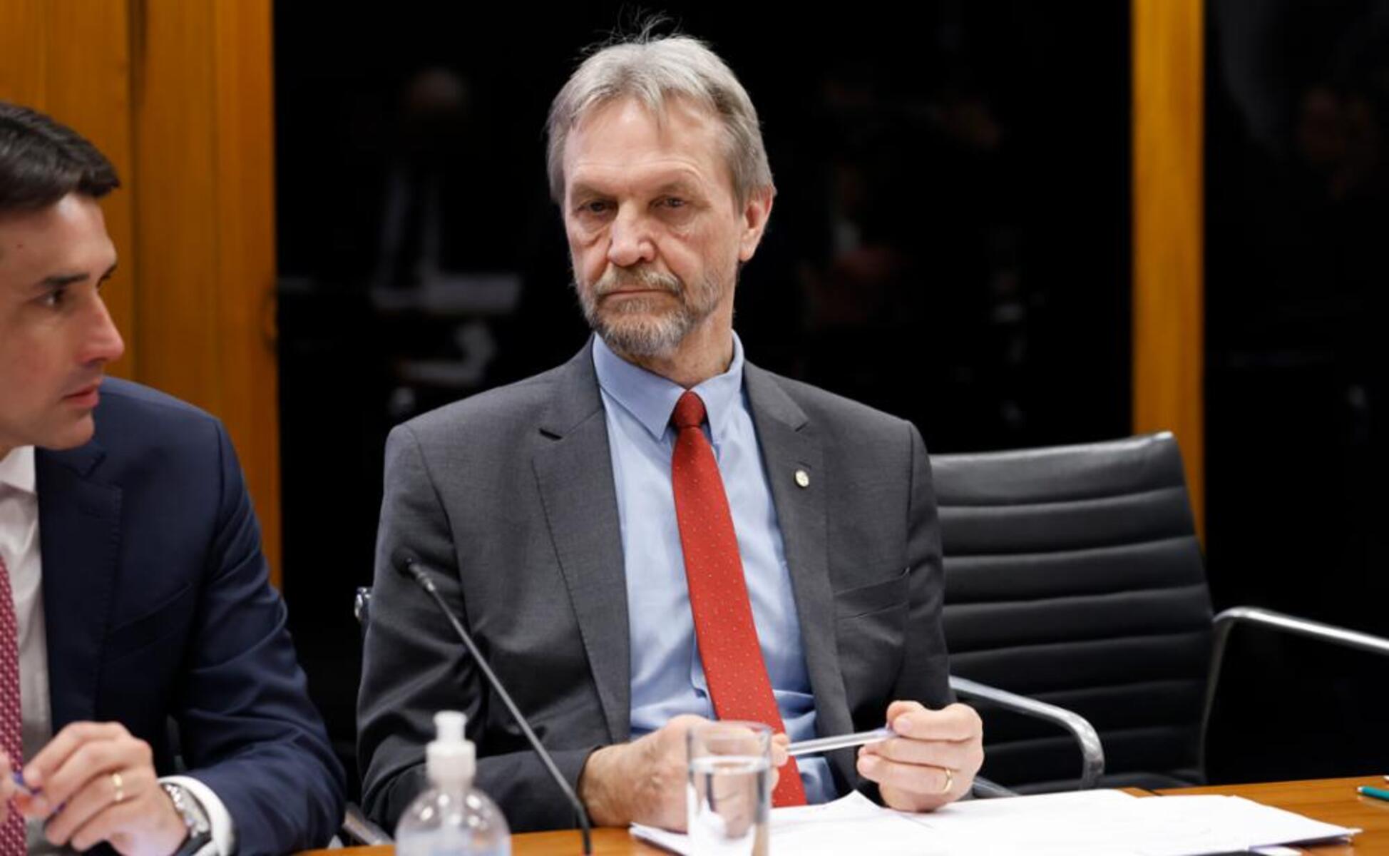 Líder do PT aciona PGE por troca de locais de votação de 1,8 milhão de eleitores