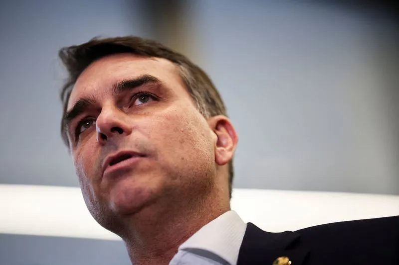 PT explora ausência de Flávio em debate da Band no 2º turno | Blogs