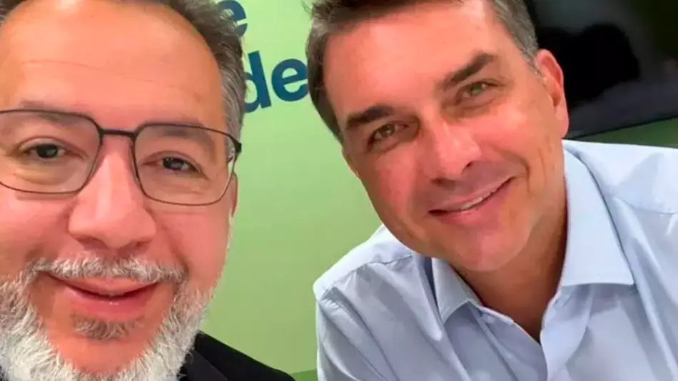 Flávio Bolsonaro fez campanha e elogiou deputado preso em operação da PF no RJ: 'Pessoa competente'