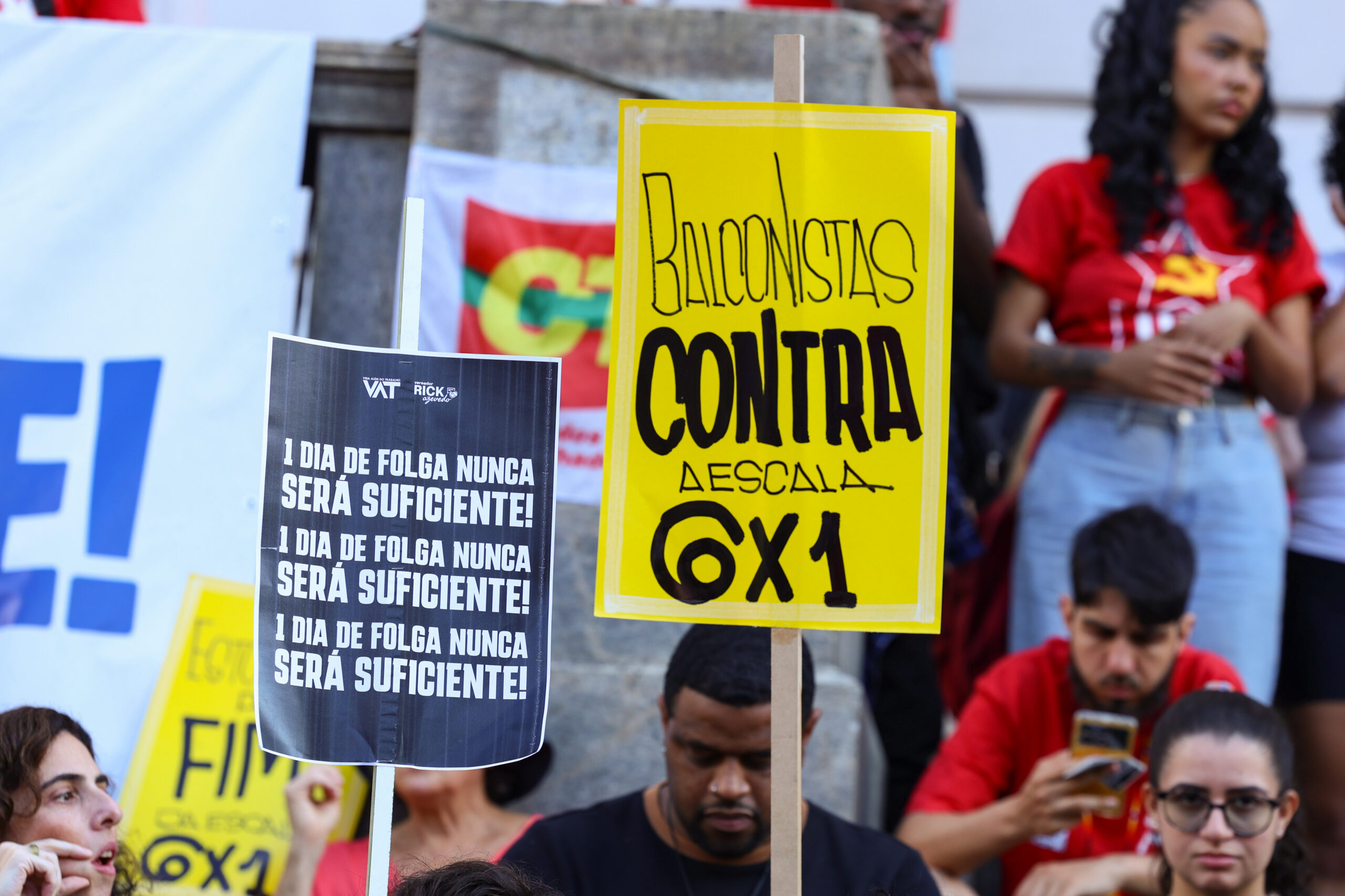 Fim da 6×1 ajuda, mas não basta para Lula