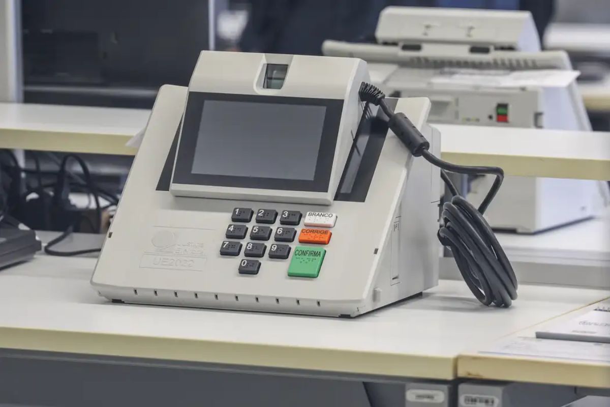 Urna eletrônica, utilização durante a votação. (Foto: Valter Campanato/Agência Brasil)
