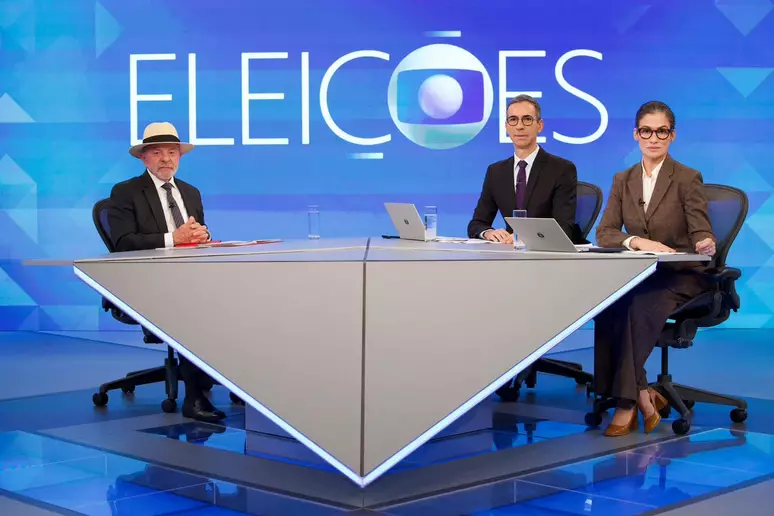 Luiz Inácio Lula da Silva (PT) com Renata Vasconcellos e César Tralli nos Estúdios Globo durante sabatina antes do primeiro turno das eleições gerais deste ano